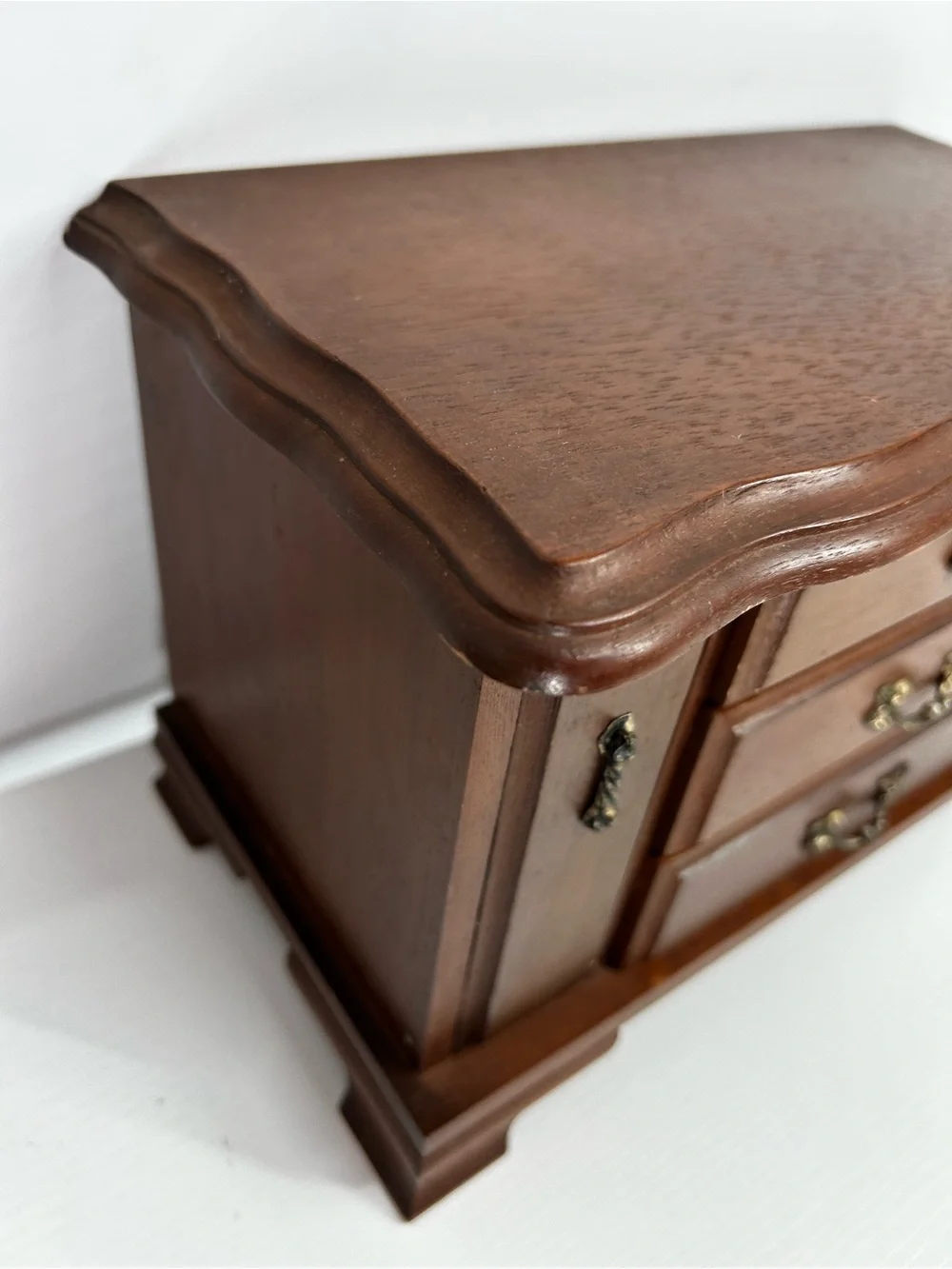 The Unbranded Brand elegant wooden